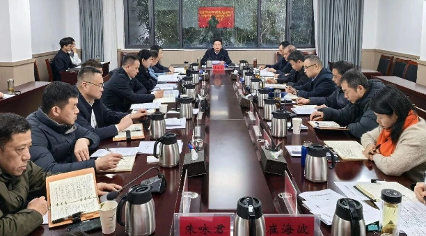 县委常委会暨县委理论学习中心组学习研讨会议召开